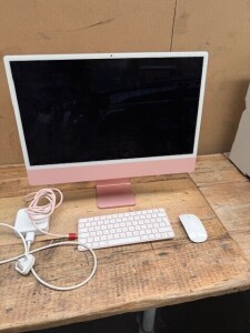1 X APPLE DESK TOP SERIAL NUMBER C025J0711256 - DATA WIPED - COMPLETE WITH AN APPLE MOUSE & APPLE KEYBOARD *** PLEASE NOTE THIS ASSET IS LOCATED IN CROYDON & TO AVOID STORAGE CHARGES NEEDS COLLECTING BY FRIDAY 16TH MAY 2025 ***