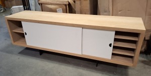 1 X BRAND NEW 2 DOOR GRAND SIDEBOARD DK3 IN SOLID OAK IN SIZE L 200 X D 50 X H 69 - RRP £5585