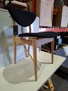 1 X BRAND NEW FINN JUHL 108 DINING CHAIR IN BLACK WITH OAK FRAME - RRP £1103