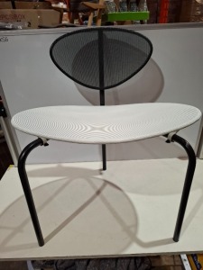 1 X BRAND NEW IN BOX NAGASAKI 3 LEG CHAIR IN BLACK / WHITE - RRP £449