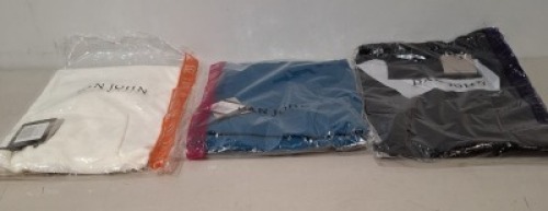 20 X BRAND NEW DAN JOHN TURTLE NECK JUMPERS IN VARIOUS COLOURS IE BLACK,WHITE AND TEAL IN SIZES XL,XXL,XXXL ETC IN ONE TRAY (NOTE - TRAYS NOT INCLUDED)