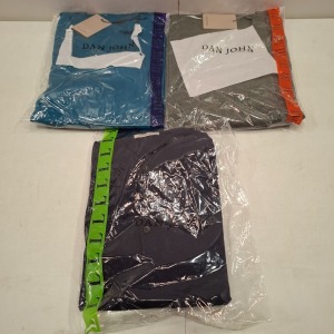 20 X BRAND NEW DAN JOHN TURTLE NECK JUMPER IN COLOURS GREEN, NAVY BLUE , BLUE AND WHITE IN SIZES L,XL,XXL ETC IN ONE TRAY (NOTE TRAY NOT INCLUDED)