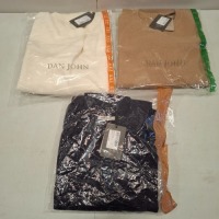 20 X BRAND NEW DAN JOHN MIXED CLOTHING LOT TO INCLUDE SWEATSHIRT IN WHITE IN XXL , SWEATSHIRT IN CAMEL IN L , SWEATSHIRT IN NAVY IN M ETC IN ONE TRAY (TRAY NOT INCLUDED)