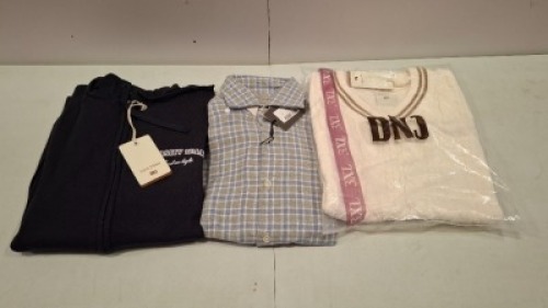 20 X BRAND NEW DAN JOHN MIXED CLOTHING LOT TO INCLUDE VARSITY ZIPPED FLEECE IN SIZE XXL , JUMPER IN BROWN AND WHITE IN SIZE M , SHIRT IN GREY/BLUE IN SIZE 41 ETC IN ONE TRAY (NOTE TRAY NOT INCLUDED)