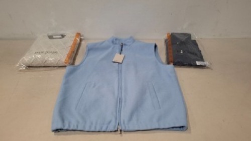 20 X BRAND NEW DAN JOHN MIXED CLOTHING LOT CONTAINING SHIRTS IN BLUE IN MIXED SIZES XL,,XXL,3XL , SHIRT IN NAVY IN 40 SLIM , SWEATSHIRT IN GREY IN SIZE XXL ETC IN ONE TRAY AND IN ONE BOX (TRAYS NOT INCLUDED)