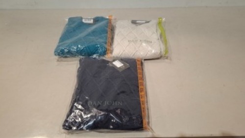 20 X BRAND NEW DAN JOHN MIXED CLOTHING LOT CONTAINING SWEATSHIRT IN TEAL IN XXL , TURTLE NECK JUMPER IN BEIGE IN SIZE XL , JUMPER IN NAVY IN SIZE XXL ETC IN ONE TRAY (NOTE - TRAY NOT INCLUDED)