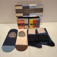 50 X BRAND NEW DAN JOHN SOCKS IN VARIOUS STYLES AND DESIGNS IN NAVY,GREY,BLACK,LIGHT BLUE IN ALL SIZES ETC IN TWO TRAYS PLEASE SEE PICTURE (PLEASE NOTE TRAYS NOT INCLUDED