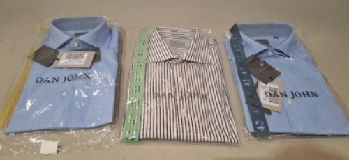 20 X DAN JOHN SHIRTS LOT IN COLOURS , BLACK / WHITE AND LIGHT BLUE IN VARIOUS SIZES 39 SLIM, 40, 44 ETC, IN 1 TRAY (TRAY NOT INCLUDED)