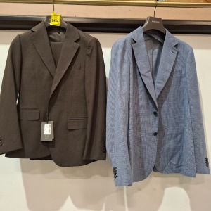 5 X BRAND NEW DAN JOHN BLAZERS LOT TO INCLUDE 3X BLAZERS IN BLUE IN SIZES 50,56,58 AND 2X BLAZERS IN BROWN IN SIZES 44 AND 48 - RRP EACH £130