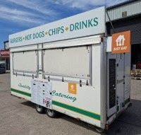 HEDLEY TWIN AXLE CATERING TRAILER SIZE :- 21 FT LONG, 7.3 FT WIDE, 11 FT HIGH (6.4 M X 2.22 M X 3.35 M) SERIAL NO. 11110000000002054 YOM: 2016 GW 2600 KG EACH AXLE 1300 KG WITH KEYS. DOUBLE DROP DOWN COUNTER, STAINLESS STEEL PREP AREA, EXTRACTION, TWIN 