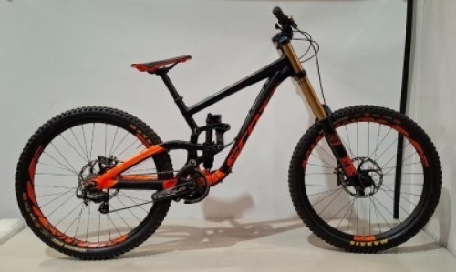 SCOTT BIKE GAMBLER 710 DOWNHILL MODEL: TBC SIZE: L ORIG RRP &pound;4799 FRAME: SCOTT GAMBLER 710 2015 FORK: ROCKSHOX BOXXER WORLD CUP SHOCK: FOX DHX RC4 COIL KASHIMA HANDLEBAR: RENTHAL FATBAR STEM: HOPE DIRECT MOUNT GRIPS: HOPE LOCK-ON HEADSET: HOPE BRAKES: HOP