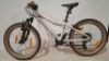 SCOTT BIKE SCALE 20 SILVER (KH) MODEL: 290748 SIZE: KIDS ORIG RRP &pound;349 KIDS FROM 115 CM 20'' WHEELS 10.6 KG / 23.37 LBS FOR KIDS WHO LIKE TO GO FAST PERFECT 1ST SUSPENSION BIKE EQUIPPED WITH 7 GEARS WITH PEDALS (SEE ALL IMAGES - WITH ORIGINAL BOX) - 4