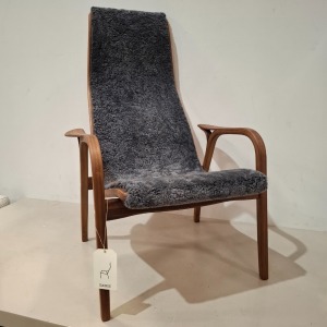 1 X BRAND NEW WITH BOX NORDIC LIVING LAMINO EASY CHAIR IN WALNUT AND SHEEPSKIN CHARCOAL IN SIZE H 101 X W 70 - PPR £2,299