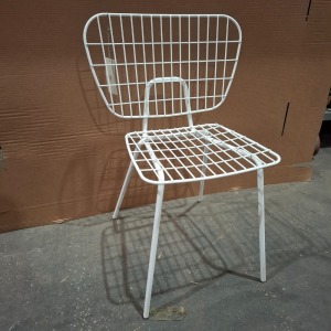 1 X BRAND NEW AUDO COPENHAGEN WM STRING METAL DINING CHAIR IN WHITE IN SIZE H 80 X W 53 X D 50 CM - RRP £242