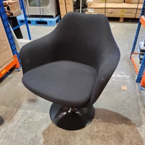 1 X BRAND NEW KNOLL SAARINEN TULIP SPINING DINING ARMCHAIR IN BLACK IN SIZE H 81 X W 68 X D 81 - RRP £1750