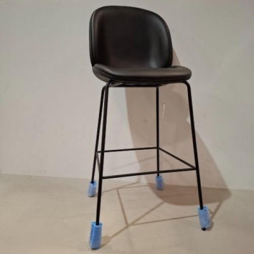 1 X BRAND NEW GUBI BEETLE BAR CHAIR FULLY UPHOLSTERED IN BLACK IN SIZE 56 X 56 X 119 - RRP &pound;999