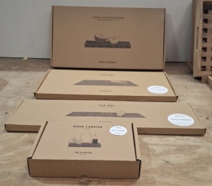 4 X BRAND NEW MIXED LOT CONTAINING 1 DANIA CUTTING BOARD IN TEAK END GRAIN IN SIZE 50 X 27 1 SILD TRAY IN TEAK IN SIZE 49 X 24.5 1 SILD TRAY IN TEAK IN SIZE 55 X 16 1 NORR CARRIER IN OAK IN 4 BOXES