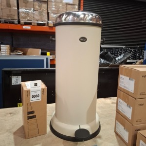 1 X BRAND NEW VIPP 16 PEDAL BIN IN SIZE 18L IN BEIGE - RRP £375 COMES WITH A BOX OF VIPP BIN BAGS.