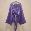 40 X BRAND NEW MIXED CLOTHING LOT CONTAINING 20 HOWICK JEANS IN SIZES 34 SHORT AND 34 REG , IN BLACK AND 20 BIBA KIMONO TOP IN PURPLE SIZES M,L,XL IN TWO TRAYS (NOTE - TRAYS NOT INCLUDED)