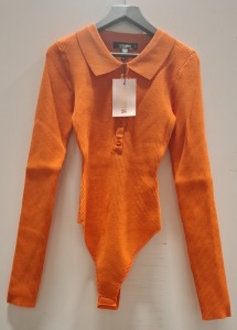 40 X BRAND NEW CLOTHING LOT CONTAINING MISSGUIDED BASIC POLO BODYSUIT IN ORANGE ALL IN SIZE SMALL IN TWO TRAYS (NOTE - TRAYS NOT INCLUDED)