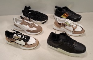 18 X BRAND NEW MIXED SHOE LOT CONTAINING TRAINERS IN WHITE/BLACK/SNAKEPRINT IN SIZE 4 , TRAINERS IN BLACK/WHITE IN SIZE 7 , TRAINERS IN BLACK/WHITE WITH GOLD STRIP ETC ON HALF A SHELF