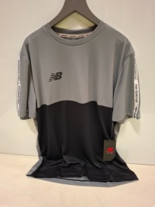 20 X BRAND NEW NEW BALANCE TOP IN GREY/BLACK IN SIZE MEDIUM IN ONE TRAY (NOTE - TRAYS NOT INCLUDED)