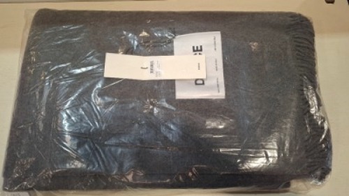 1 X BRAND NEW BOLD BLANKET IN 100% VIRGIN WOOL IN SAILOR BLUE SIZE 150 X 250 CM - RRP &pound;454