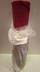 1 X BRAND NEW FABRIC ROLL IN DESIGN CHURCHILL RUBY IN SIZE 152 CM X LENGTH 43.7 FACTORY SEALED