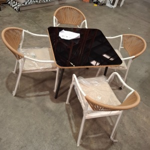 1 X STUDIO 5 PIECE DINING SET TO INCLUDE 4 CHAIRS IN WHITE / NATURAL AND ONE GLASS TOP TABLE IN BLACK / NATURAL IN SIZE 85 X 85 X H 72
