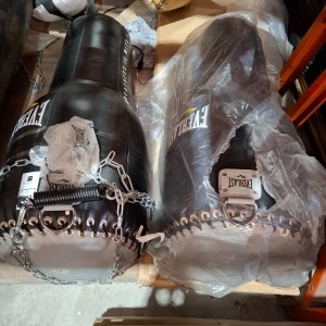 2 X EVERLAST ANGLE PUNCHING BAGS WEIGHT 35KG EACH COMES WITH HANGING CHAINS