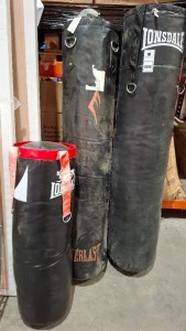 3 X MIXED PUNCHING BAGS 2 LONSDALE BAGS AND 1 EVERLAST BAG - CUSTOMER RETURNS - POOR CONDITION