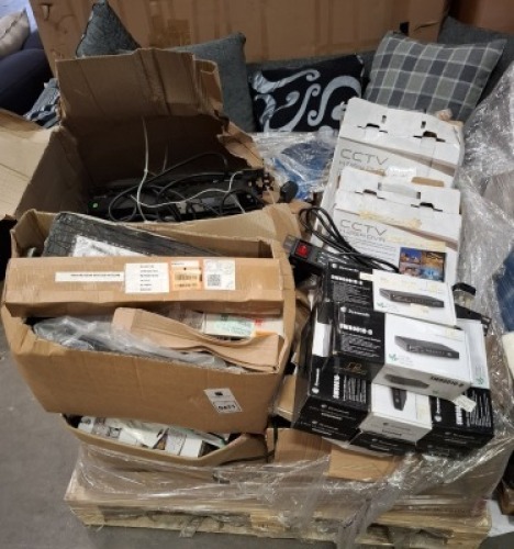 LARGE AMOUNT OF MIXED ELECTRICAL EQUIPMENT CONTAINING DYNAMODE ENERGY EFFICIENT ETHERNET SWITCH , SOLAR POWERED UNIVERSAL PORTABLE POWER BANK , EXTENSION LEAD ETC ON ONE PALLET (NOTE - CUSTOMER RETURNS