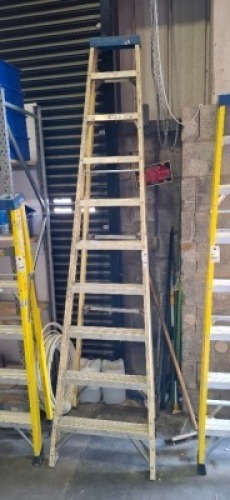 1 X GREEN BROOK ELECTRICAL FIBRE GLASS 9 STEP PLUS TRAY STEP LADDER
