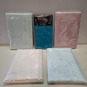 62 X BRAND NEW MIXED LOT CONTAINING 38 JACQUARD WOVEN TABLE CLOTHS IN VARIOUS STYLES IE DUCK EGG , DUSKY PINK , COFFEE FLORAL IN MIXED SIZES 150 X 220 CM , 160 X 240 CM , 160 X 220 , 160 X260CM 24 LIVING TABLE RUNNERS IN BERKELEY TEAL / CREAM SIZE 14 X 