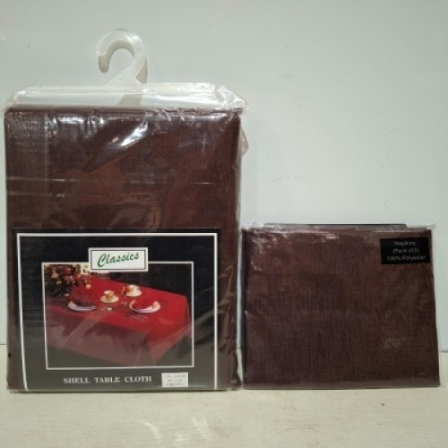 108 X BRAND NEW MIXED LOT CONTAINING 96 WEXFORD NAPKINS IN BROWN IN SIZE 43 X 43 12 CLASSICS SHELL TABLE CLOTH IN BROWN IN SIZE 178CM X 320 CM IN TWO BOXES