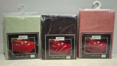 62 X BRAND NEW MIXED CLASSIC TABLE CLOTHS 25 IN BLACK OVAL IN SIZE 178 X 274 CM 25 IN MEADOW GREEN IN SIZE 178 X 229 12 IN DUSKY PINK IN SIZE 178 X 356 IN 3 BOXES
