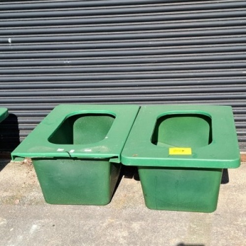 2 X BRAND NEW HAY - SAVERS / HORSE FEEDERS IN GREEN IN SIZE H 50 X L 110 X W 80 CM
