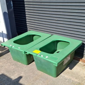 2 X BRAND NEW HAY - SAVERS / HORSE FEEDERS IN GREEN IN SIZE H 50 X L 110 X W 80 CM