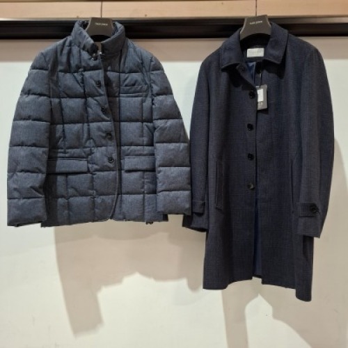 4 X BRAND NEW DAN JOHN COATS IN VARIOUS SIZES AND COLOURS TO INCLUDE - 2 X NAVY BLUE AND BLACK IN SIZES 1 X SIZE 46, 1 X SIZE 50 - RRP 159.99 PER COAT AND 2 X BLUE / GREY IN SIZES 1 X MEDIUM & 1 XL - RRP &pound;139.99 PER COAT.