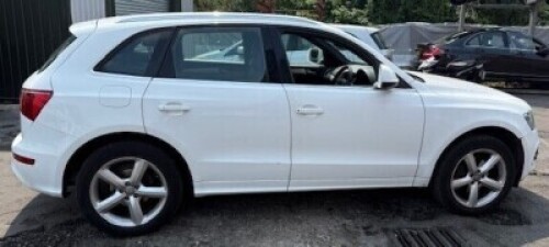 WHITE AUDI Q5 S LINE TFSI QUATTRO PETROL ESTATE 1984CC FIRST REGISTERED 1/3/2012 **** PLEASE NOTE THIS VEHICLE IS LOCATED IN CROYDON*** REG: SV120JE MILEAGE : 151684 KEY NO V5 MOT UNTIL 29/1/2026 BRAKE LINE WARNING LIGHT ON & RUNNING HEAVY **** TO AVOID S