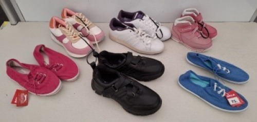 100 X MIXED CHILDRENS SHOES LOT CONTAINING FIRETRAP KIDS TRAINERS IN PINK IN SIZE 8 , SLAZENGER TRAINERS IN PINK IN SIZE 2 , LONSDALE TRAINERS IN WHITE/PURPLE IN SIZE 4 , STUDIO TRAINERS IN MULTI COLOUR IN SIZE 1 ETC IN ONE TRAY (NOTE - TRAYS NOT INCLUDED