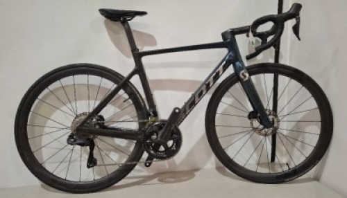 SCOTT ADDICT RC PRO ROAD BIKE IN BLUE MODEL: 290356 SIZE: M - 54 ORIG PRICE: &pound;9499 ADDICT RC DISC HMX CARBON FRAME ADDICT RC HMX FORK ULEGRA 12 SPEED DI2 SHIFTERS ALL CARBON WHEELS SCHWALBE PRO ONE TL-TYRES STEERERS HAVE BEEN CUT OUT (STANDARD PRACTICE BY