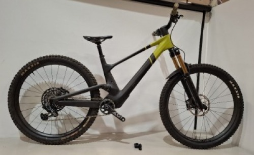 SCOTT GENIUS ST 900 TUNED BIKE MODEL: 290151 SIZE: L - 56 ORIG RRP &pound;7899 GENIUS CARBON HMX FRAME FOX 36 FLOAT FACTORY GRIP 2 160MM FOX FLOAT X NUDE, TRACLOC, 150MM SRAM X01 EAGLE AXS 12 SPEED SHIMANO XTR 4 PISTON DISC BRAKES MAXXIS FOLDABLE TYRES WITH CHA