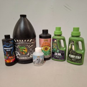 90 + BRAND NEW MIXED PLANT GROWING LOT CONTAINING VINNY'S GROWERS CHOICE 4 LITRE PART B , INDIGA HIMALAYAN HARDENER FRUIT FORMATION PK BOOSTER 250 ML , ROYAL GOLD 0-1-0 ORGANIC FLOWERING BIO CATALYST 500ML , CALI PRO GROW B ETC IN 5 TRAYS