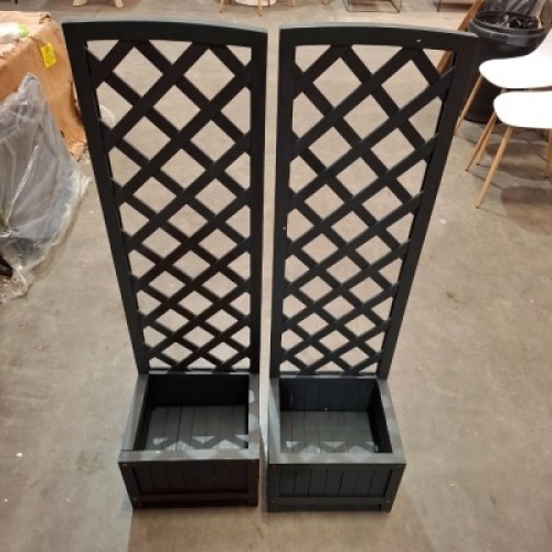 4 X STUDIO LARGE TRELLIS IN GREY IN 2 BOXES (NOTE 2 IN EACH BOX )