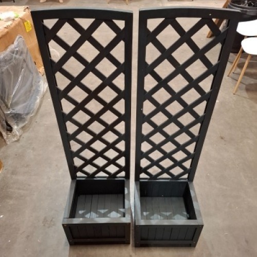 4 X STUDIO SMALL TRELLIS IN GREY IN 2 BOXES (NOTE 2 IN EACH BOX )
