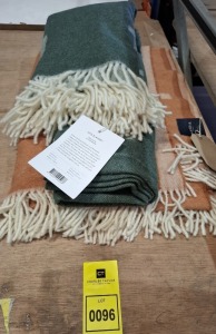 2 X BRAND NEW SKAGERAK IOTA BLANKETS IN DARK GREEN AND ORANGE IN SIZE 140 X 197 CM