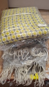 3 X BRAND NEW MIXED LOT CONTAINING 2 POCKET SCARVES 1 MARIA DESIGN LAPUAN KANKURIT IN SIZE 60 X 180 CM , 1 WOOL BLANKET HIMMELI DESIGN ERI SHIMATSUKA IN SIZE 140 X 180 CM , 1 WOOL BLANKET CORNOA DESIGN MARJA RAUTAINEN IN SIZE 130 X 170 CM - RRP EACH £150
