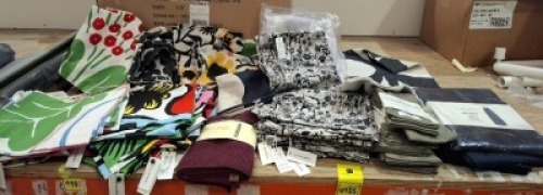 45 X PIECE BRAND NEW MIXED LOT CONTAINING MARIMEKKO CUSHION COVERS IN VARIOUS STYLES AND COLOURS , THE ORGANIC KITCHEN AND WASH CLOTHS IN SIZE 30 X 35 IN CLAY , LONG APRON IN DARK BLUE SIZE 110 X 105 CM ETC