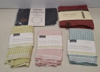 44 X BRAND NEW MIXED BRAND NEW HUMDAKIN DISH CLOTHS / KITCHEN CLOTHS IN VARIOUS STYLES AND COLOURS IN ONE TUBE IN ONE PLASTIC TUB - RRP EACH &pound;6.88 TOTAL RRP &pound;302.72